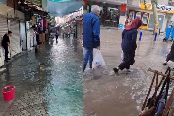 İzmir'i sağanak yağış vurdu