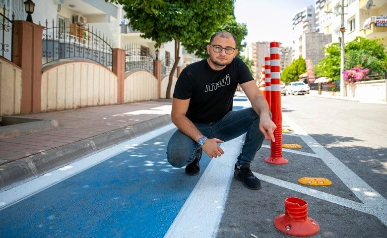 Mersin'de bisiklet yolundaki dubalar tahrip edildi  