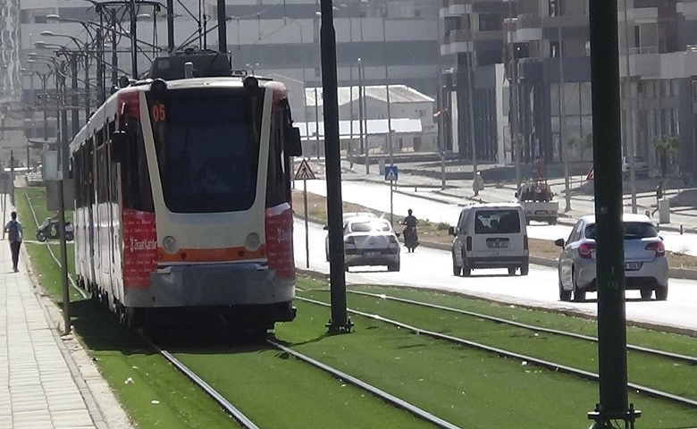 SON DAKİKA GAZİANTEP! Tramvay genç kıza çarptı: 1 yaralı