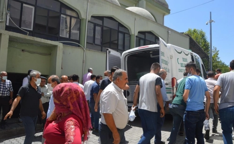 2 gün önce nişanlanmıştı, kalp krizinden yaşamını yitirdi