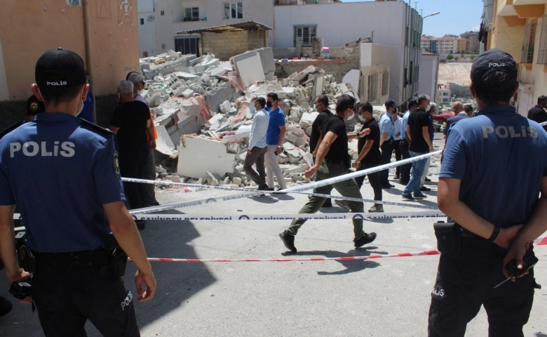 Gaziantep’te 5 katlı bina kaçak kat çıkılması nedeniyle çökmüş