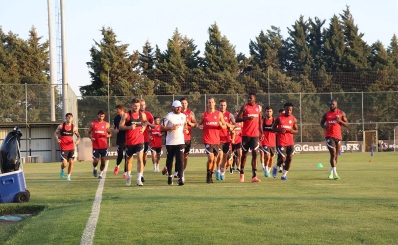 Erol Bulut: "Gaziantep FK, geçen seneden iyi bir konumda olacak"