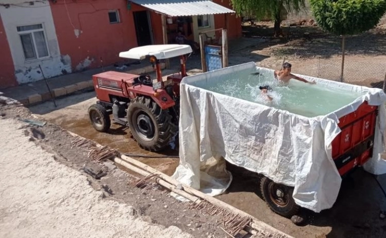 Tatile gidemeyen vatandaşlar çareyi römorkta buldu