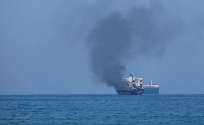 İskenderun Körfezi’nde konteyner yüklü gemide yangın çıktı