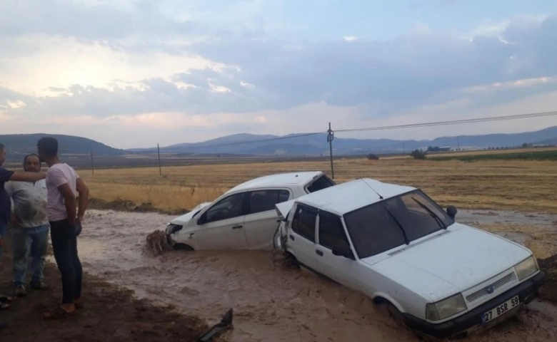 Gaziantep’te sağanak yağış kazaya sebep oldu: 4 yaralı