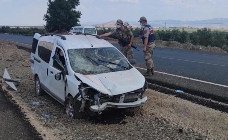 Gaziantep’te ticari araç takla attı: 1 ölü, 3 yaralı