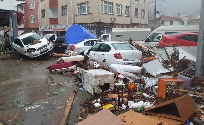 Kastamonu’da sel sonrası Bozkurt ilçesi savaş alanına döndü