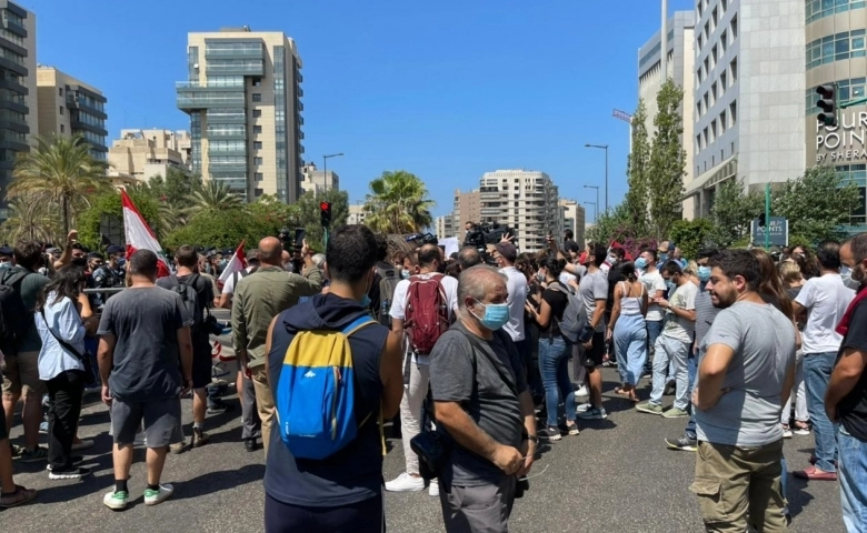 Liman patlaması kurbanlarının aileleri protesto düzenledi