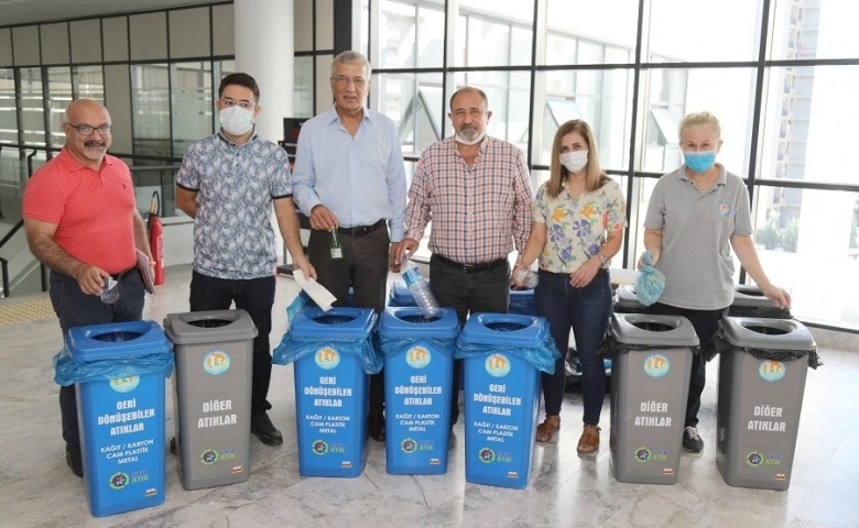 Mezitli ilçesinde çöpler kaynağında ayrıştırılıyor