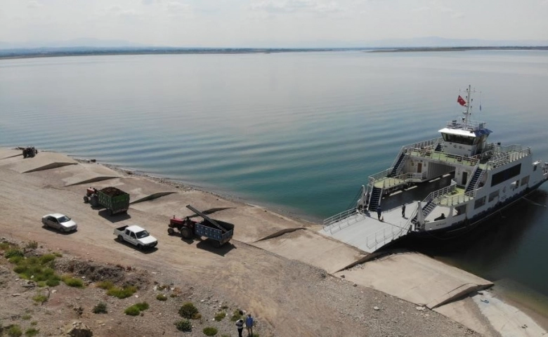 Denizi olmayan Malatya’da feribot yolculuğu ilgi görüyor