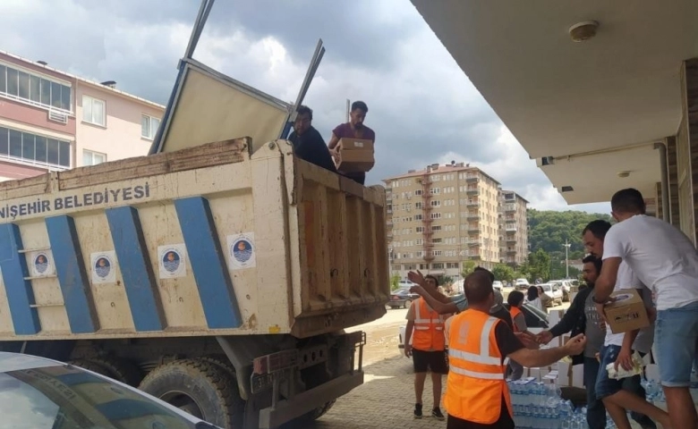 Mersin Yenişehir Belediyesinin yardım malzemeleri sel bölgesine ulaştı