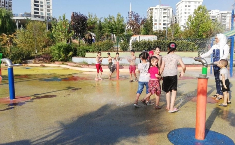 Şanlıurfa’da serin hava yerini bunaltıcı sıcağa bıraktı