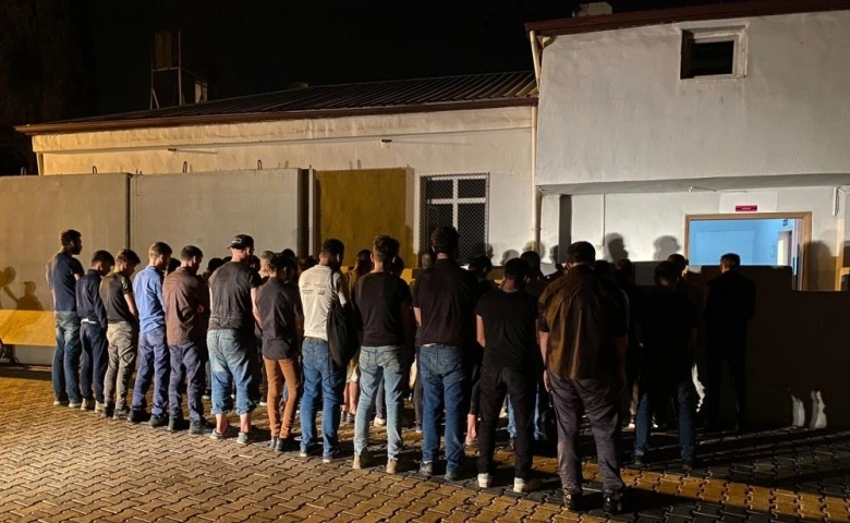 Hatay'da 43 kaçak göçmen ve 3 organizatör yakalandı