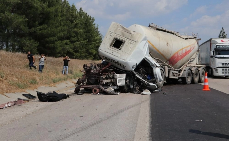 Adana’da otobanda zincirleme trafik kazası: 1 ölü