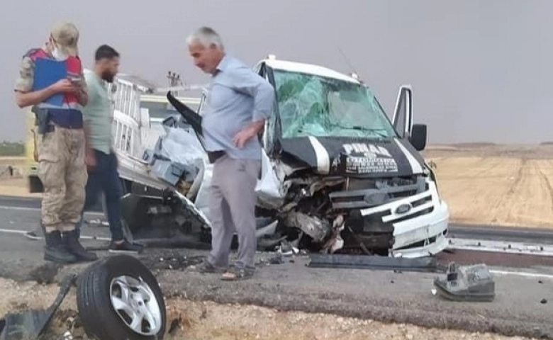 Şanlıurfa'da otomobil ile kamyonet çarpıştı: 1 ölü, 2 yaralı