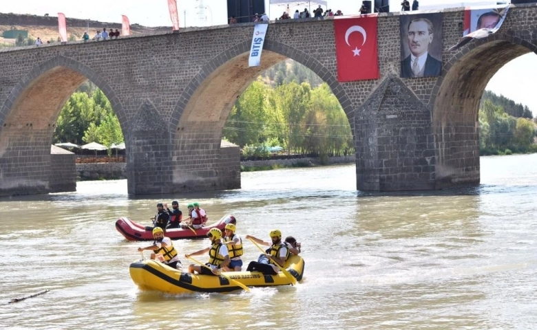 Dicle Nehri'nde rafting heyecanı