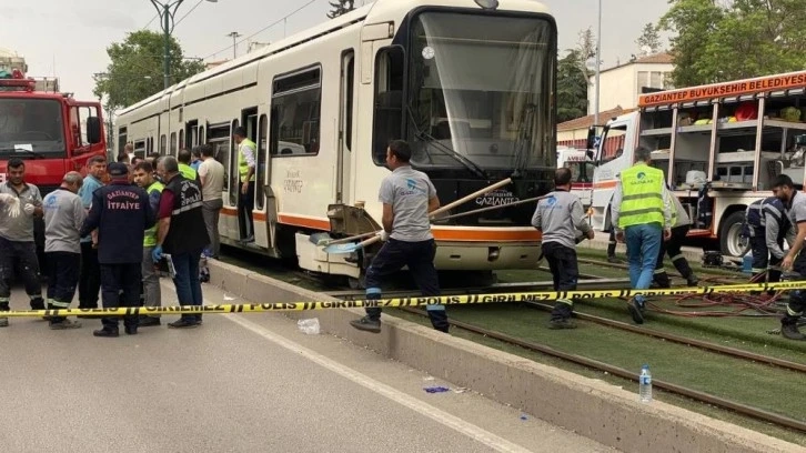 Gaziantep'te bir genç tramvayın altında ezilerek öldü