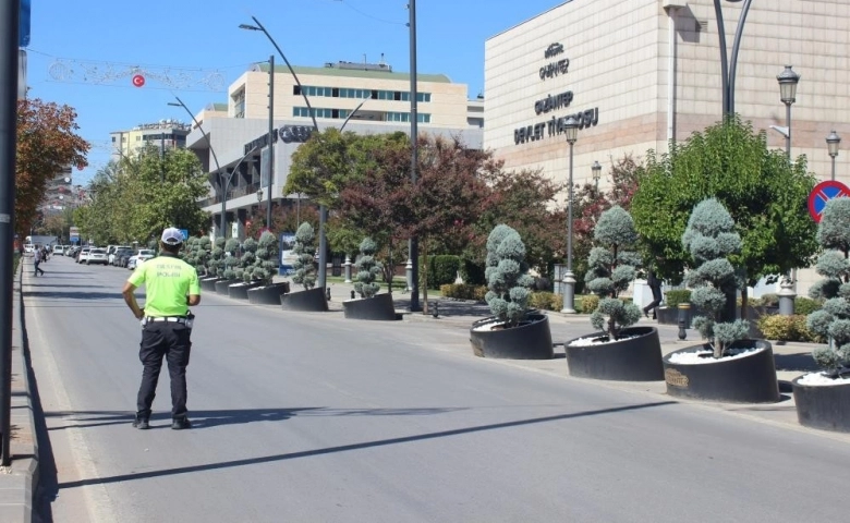 Gaziantep'te Emniyet Müdürlüğü yakınlarında bomba paniği