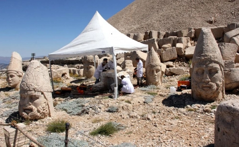 Nemrut Dağı’ndaki heykellere ‘nano kireç’ dolgusu