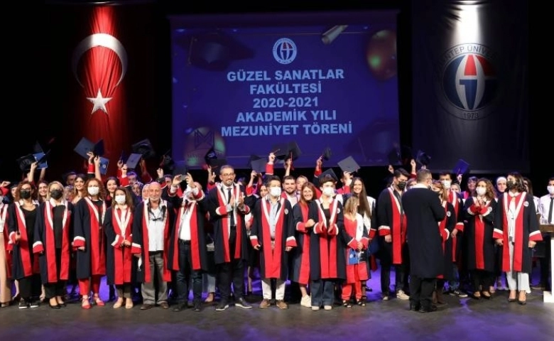 GAÜN Güzel Sanatlar Fakültesi'nde mezuniyet sevinci