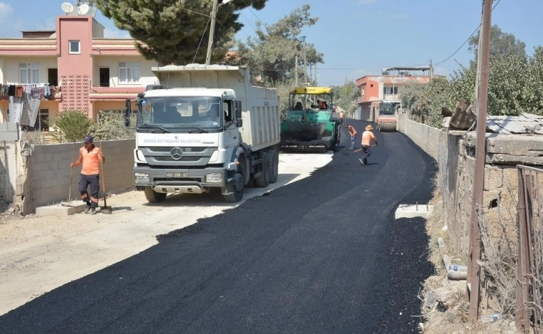 Mersin Büyükşehir Belediyesinin Tarsus’taki yol çalışmaları sürüyor