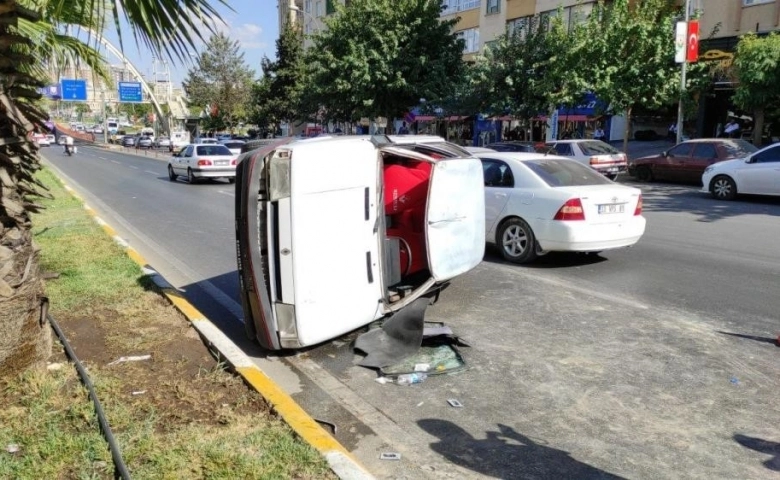 Şanlıurfa’da otomobil devrildi: 4 yaralı