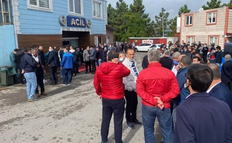 MHP kafilesini taşıyan midibüs devrildi: 2 ölü, 19 yaralı