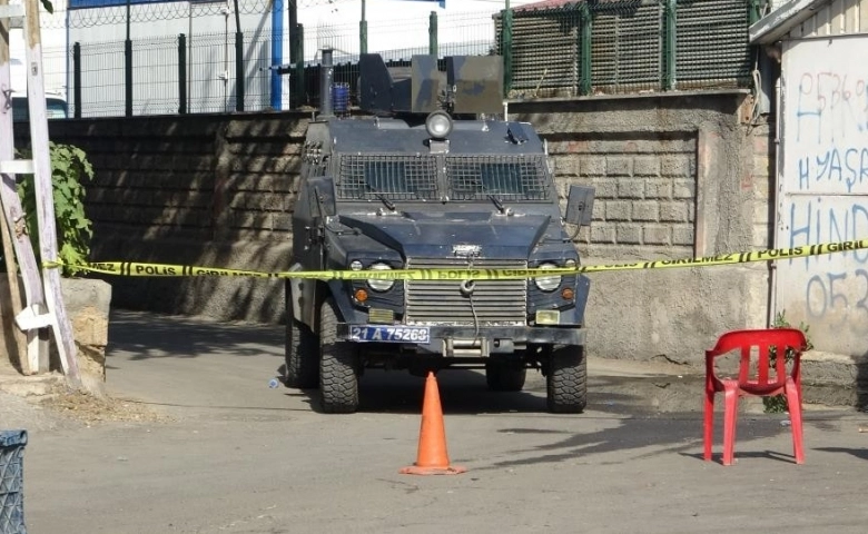 Diyarbakır'da pikap kiralama mevzusu kanlı bitti: 1'i ağır 6 yaralı