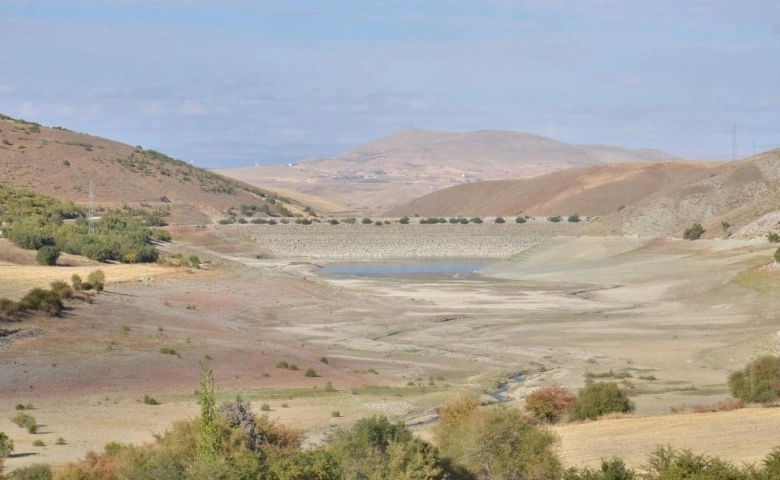 Kahramanmaraş'ta 35 yıllık gölet kurudu