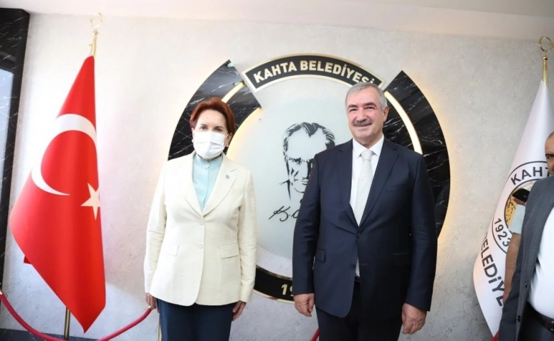 Akşener, Kahta Belediye Başkanı Turanlı ile bir araya geldi