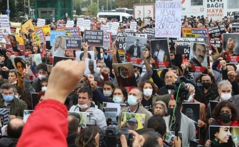 İstanbul ve İzmir’de 10 Ekim’de ölenler anıldı; 10 Ekim’i unutturmayacağız