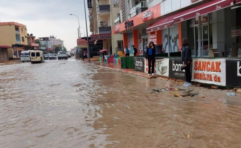 Osmaniye’de ceviz büyüklüğünde dolu yağdı