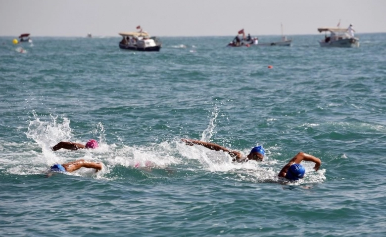 Mersin’de ilk kez yüzme maratonu düzenlendi