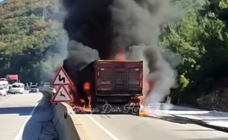 Bursa'da kaza yapan tır böyle patladı