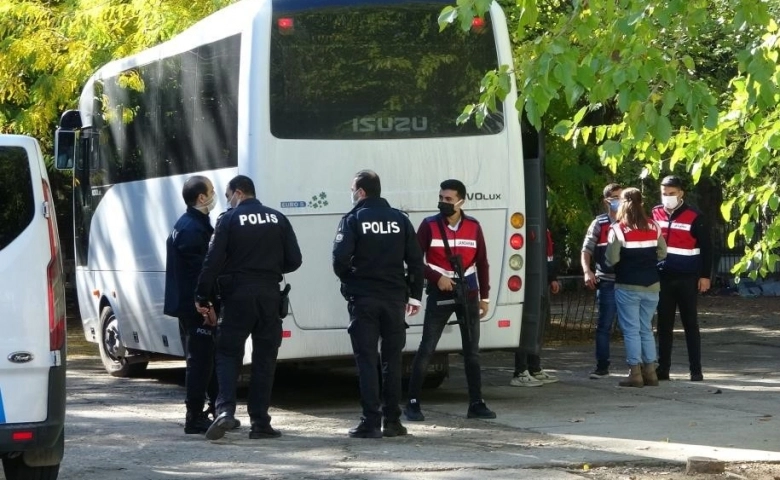 Adıyaman'da Bebeğini diri diri mezara gömen anneye keşif yaptırıldı