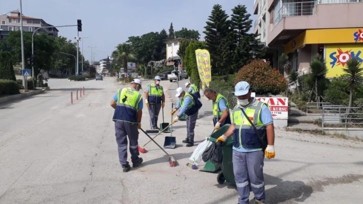 Hatay Büyükşehir Belediyesi’nin temizlik çalışmaları il genelinde sürüyor