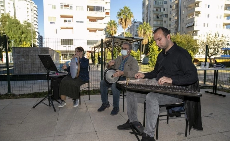 Büyükşehir Belediyesi, Emekli Evinde Türk Sanat Müziği Korosu kurdu