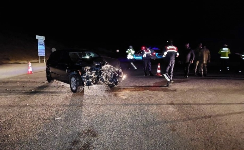 Askeri personel servisi otomobilile çarpıştı: 14 asker yaralı