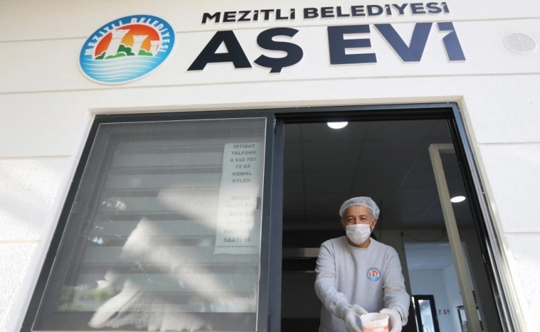 Mezitli Belediyesinin Aşevi, her gün 350 kişinin evine yemek ulaştırıyor