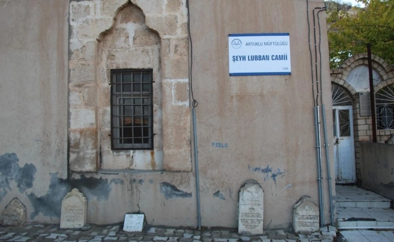 Mardin’de bir garip yapı, altı mezarlık üstü cami