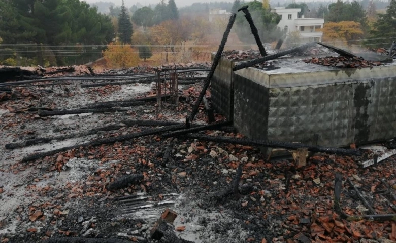 Gaziantep'te Okul çatısı alev alev yandı