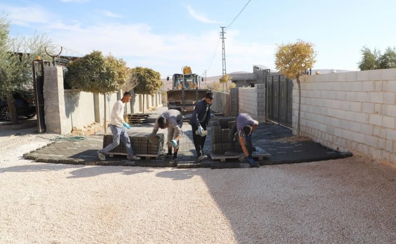 Şehitkamil'de kırsal mahallere kilit parke taşı