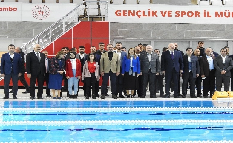 Türkiye’nin en büyük olimpik yüzme havuzu Gaziantep’te açıldı