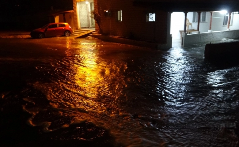 Hatay'da fırtına nedeniyle deniz taştı