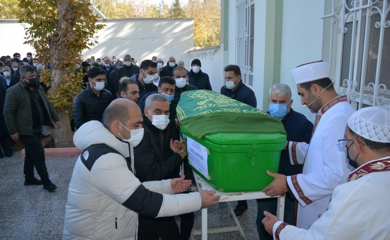 Sanayici Kaplan’ın Annesi Döndü Kaplan toprağa verildi