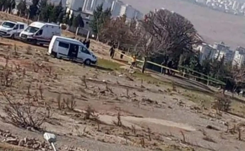 Gaziantep'te bir imam, boş arazide ağaca asılı halde bulundu