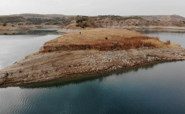 Adıyaman'da Baraj suları çekilince 4 bin yıllık höyük ortaya çıktı