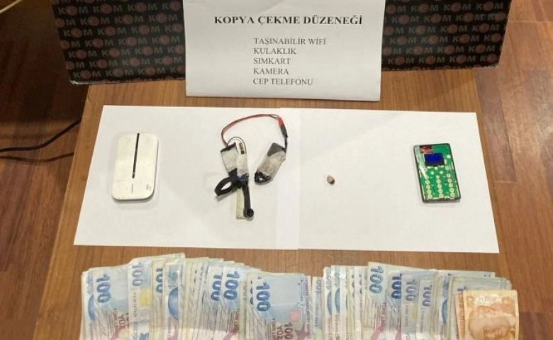 Osmaniye'de Ehliyet sınavında kopya düzeneğiyle yakalandı