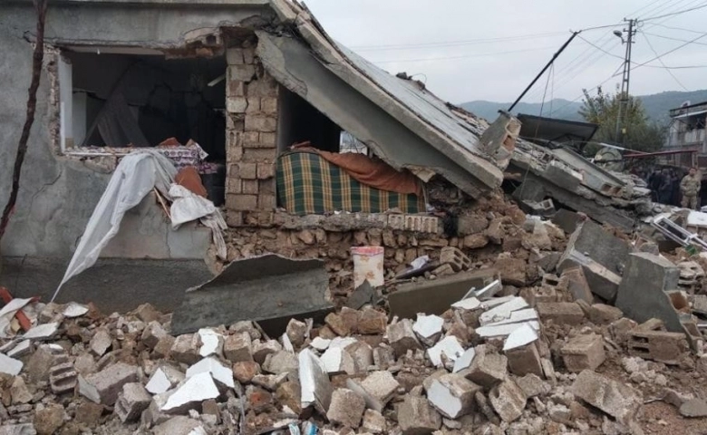 Adıyaman'da Bomba gibi patlayan mutfak tüpü evi yıktı: 2 yaralı