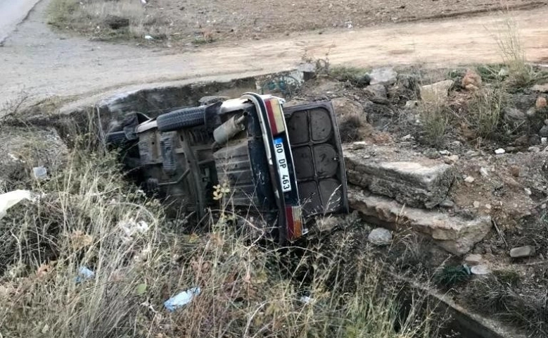 Osmaniye'de Otomobil sulama kanalına uçtu,3 kişi yaralandı